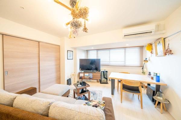 16.3畳の広々リビングで家族団らん