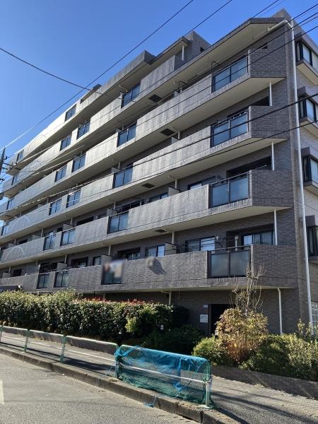 1996年2月築　総戸数４２戸のマンションです。