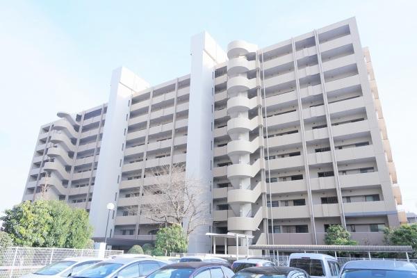 タイル張りの外観