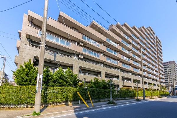 妙典駅から徒歩６分の立地です。