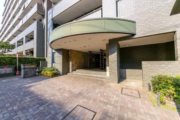 妙典駅から徒歩６分の立地です。