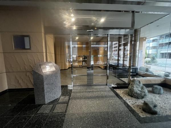 居住者の帰りを温かく迎えるエントランス