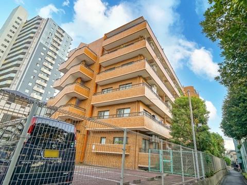 雨水に強くメンテナンスのしやすいタイル張りのマンション