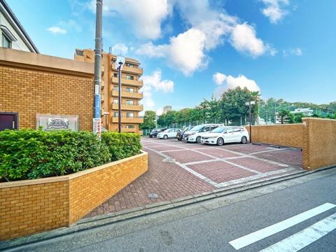 雨水に強くメンテナンスのしやすいタイル張りのマンション