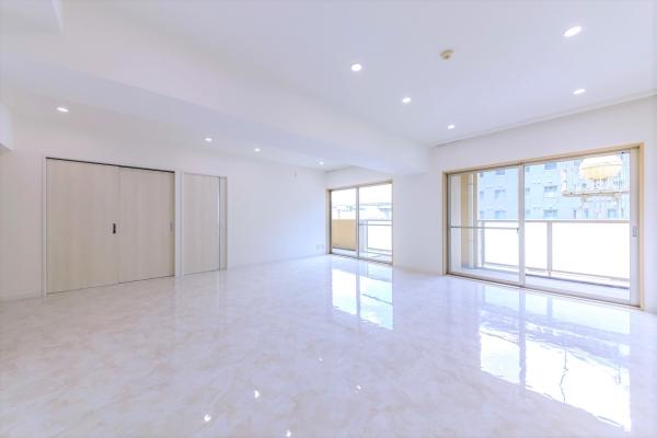 リビング・ダイニング　南向きにつき日当たり良好