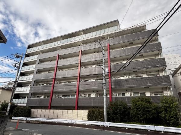 ２０１１年築　全７６戸