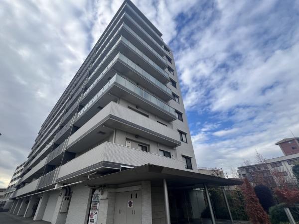 建物東側からの外観