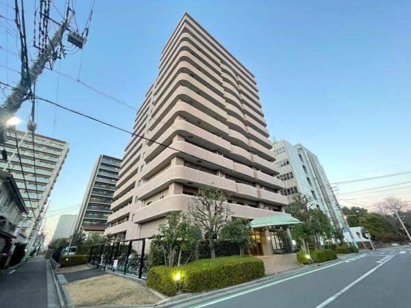 総戸数72世帯、外壁タイル張りのマンション