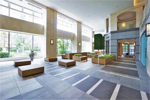 正面エントランス入口