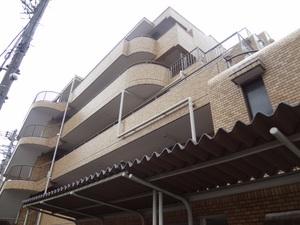 不審者を防ぐオートロックを採用したエントランス