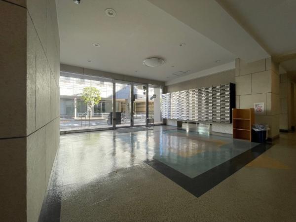 正面エントランス