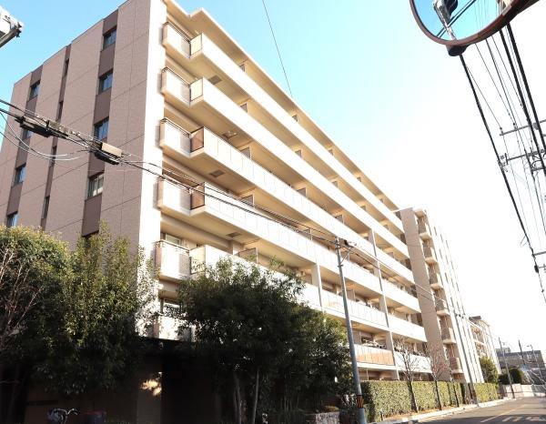 直線を基調にした洗練されたフォルム