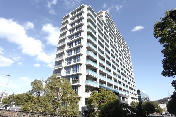 地上19階建て175戸の大規模マンションです。