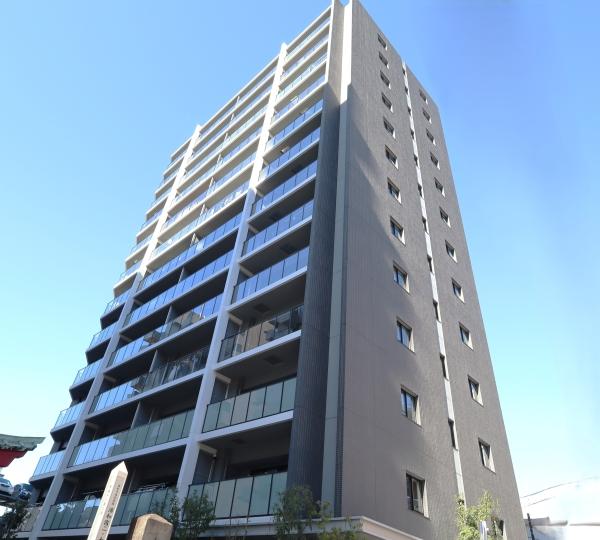 モダンなタイル張りの外観