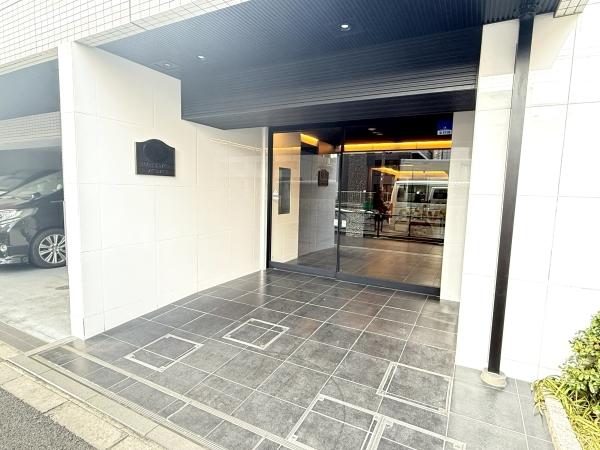 エントランス前