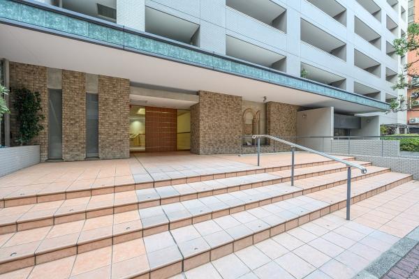 ゆとりあるエントランスアプローチ