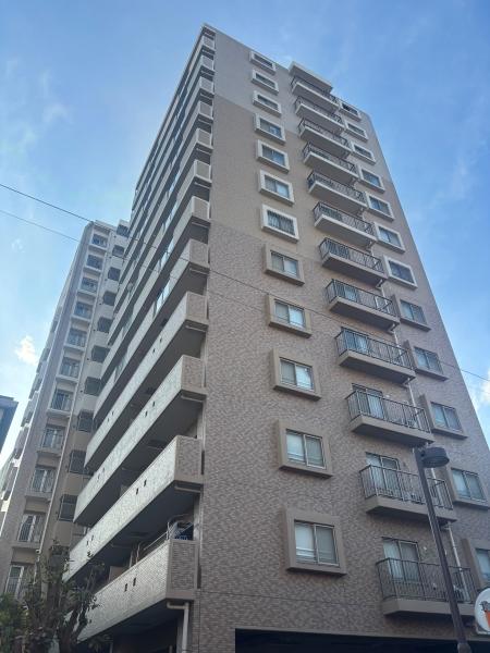 しっかりとした造りが印象的な、存在感のあるマンション