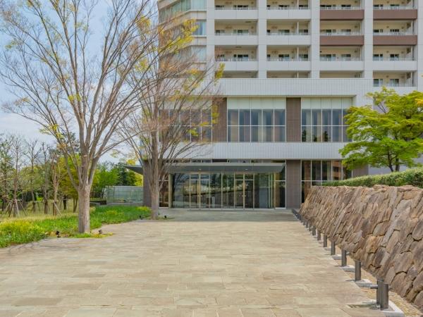 北側エントランス