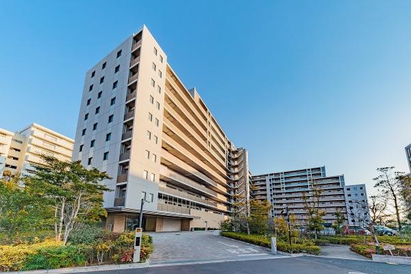 地上１１階建・住戸数２１２邸のランドマーク