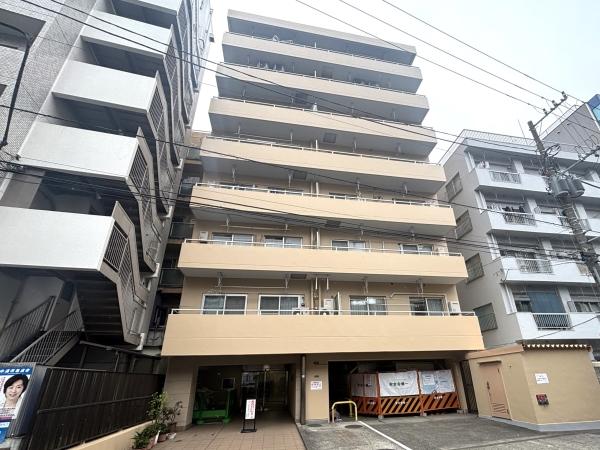 東側より建物外観