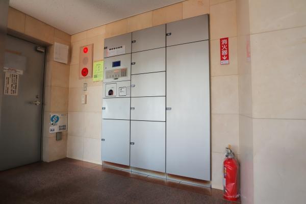 エントランスには来訪者を確認できるオートロックシステム