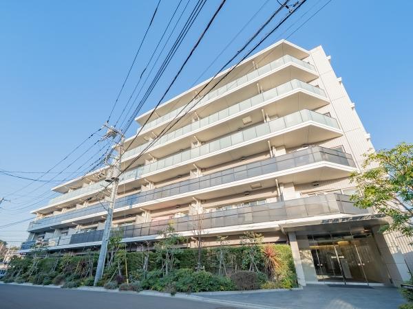 2022年1月築、総戸数44戸、6階建てのマンションです。