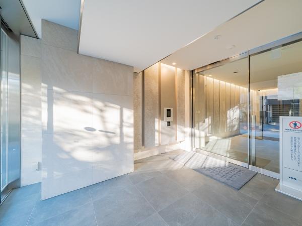 エントランス前