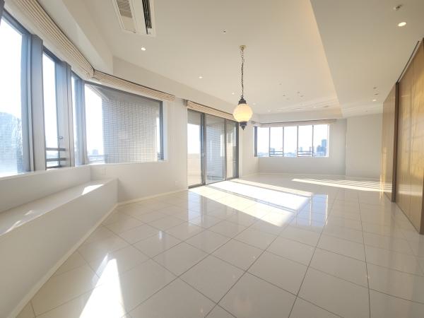 メインベッドルームからの眺望（眺望を永続的に保証するものではございません）