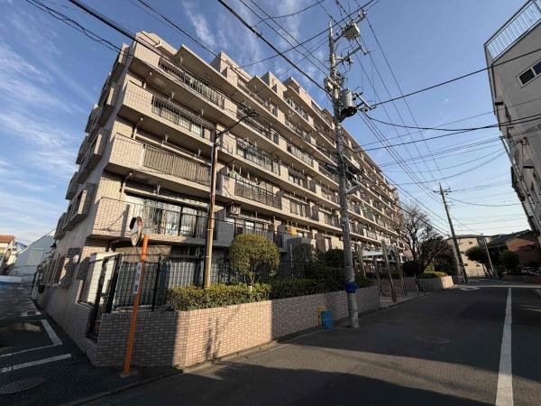 １９９４年８月築　総戸数１００戸の大規模マンションです。