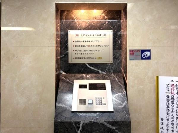 南側エントランス