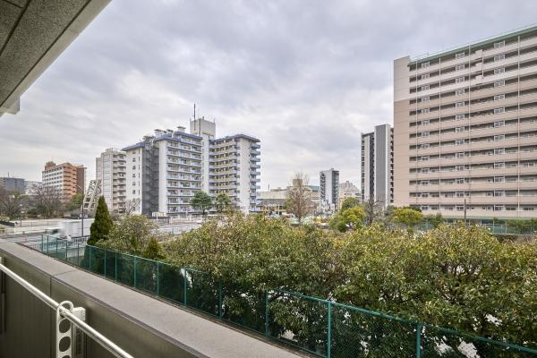 バルコニーからの眺望−眺望は永続的に保証されるものではありません−