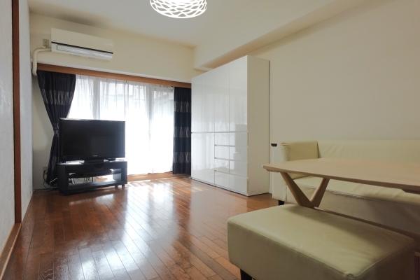 リビングダイニングと和室はアウトポール工法のため柱の影響を受けず家具配置が考えやすい仕様です