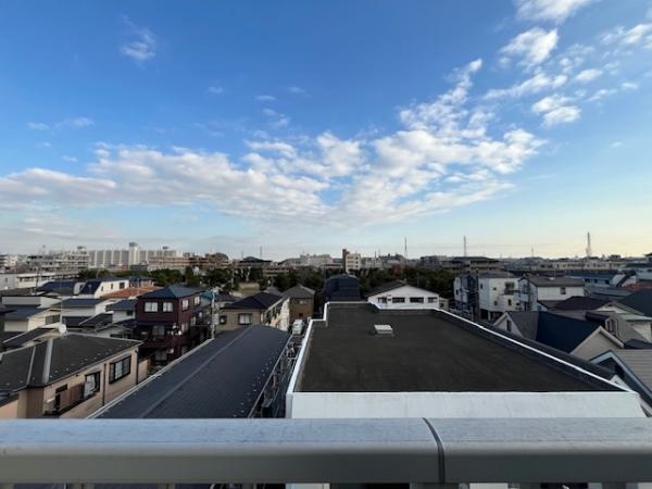 南東側バルコニーから見た南東向きの眺望
