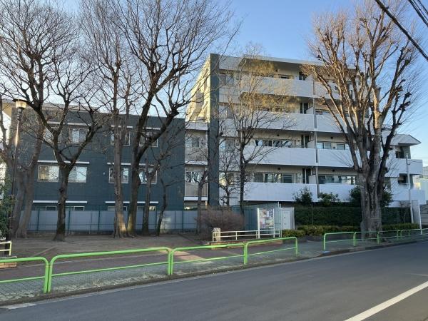 2007年7月築。総戸数46戸、5階建ての低層マンションです。