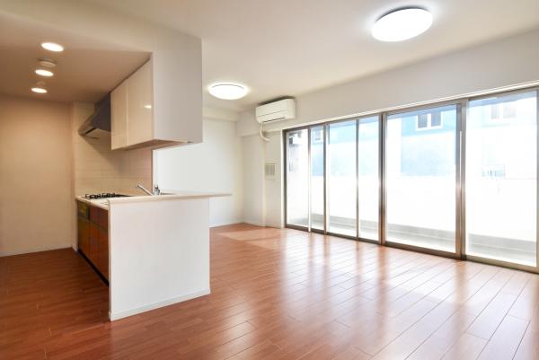 陽当たりの良い南西向きのLDK（CGで作成したリフォームイメージです。）