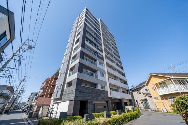 タイル張りの外観