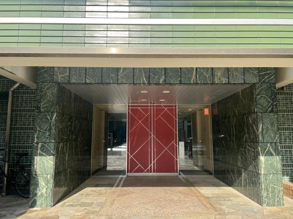 エントランス前