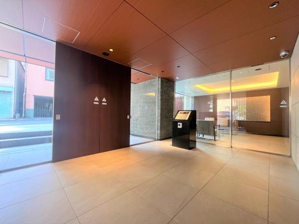 かざすことなく通過できるハンズフリー電子錠