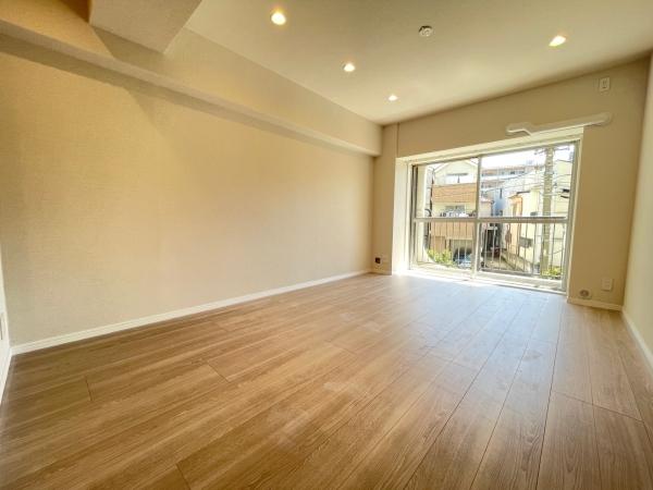 角地のため周囲に空間がありゆとりを感じられます