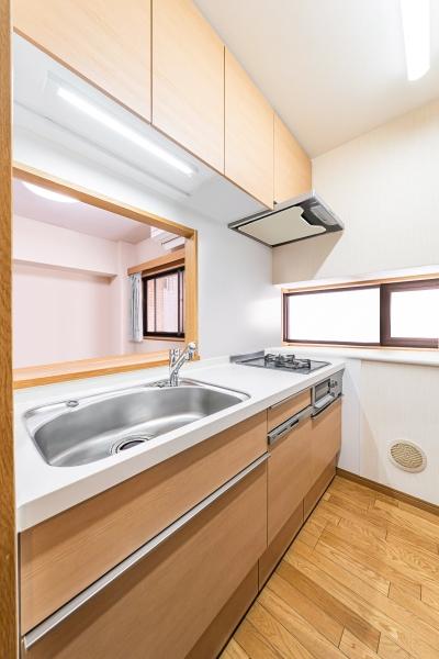 リビングは落ち着いた色合い（CGで作成したリフォームイメージです）