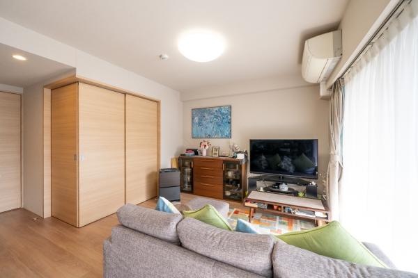 南東向きのリビングダイニング