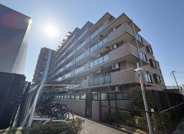 1999年築、総戸数92戸のマンション（南東側からの撮影）