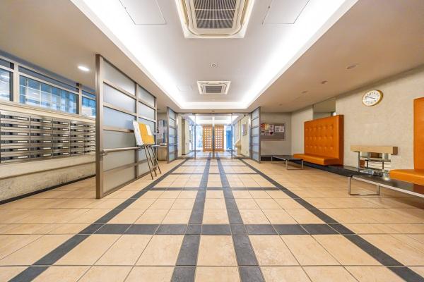 明るく高級感のあるエントランス