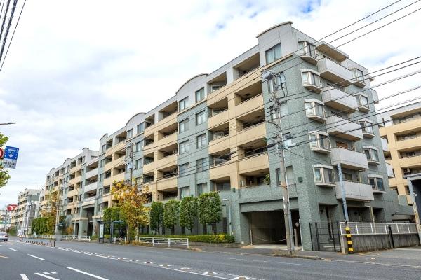 元町の運河沿いに佇む全149戸の大規模レジデンス