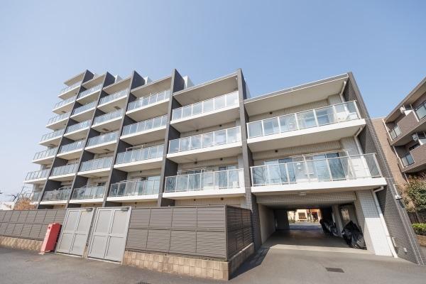 エントランス前