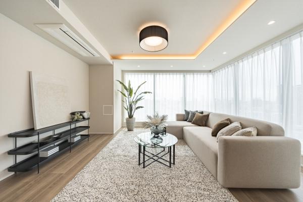 日中は明るさが広がり、夜は都心の夜景を望める心地よい住空間です。