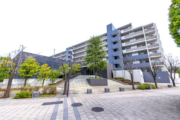 重圧感のある外観