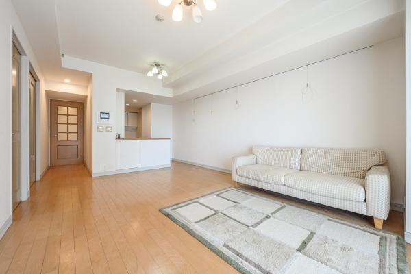 高級感のある広々とした風除室。