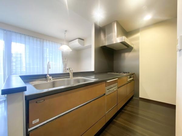 約12.2帖リビングダイニング。床暖房が備わっています。ＣＧで作成したリフォームイメージです。