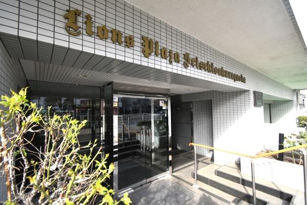 エントランスへのアプローチ